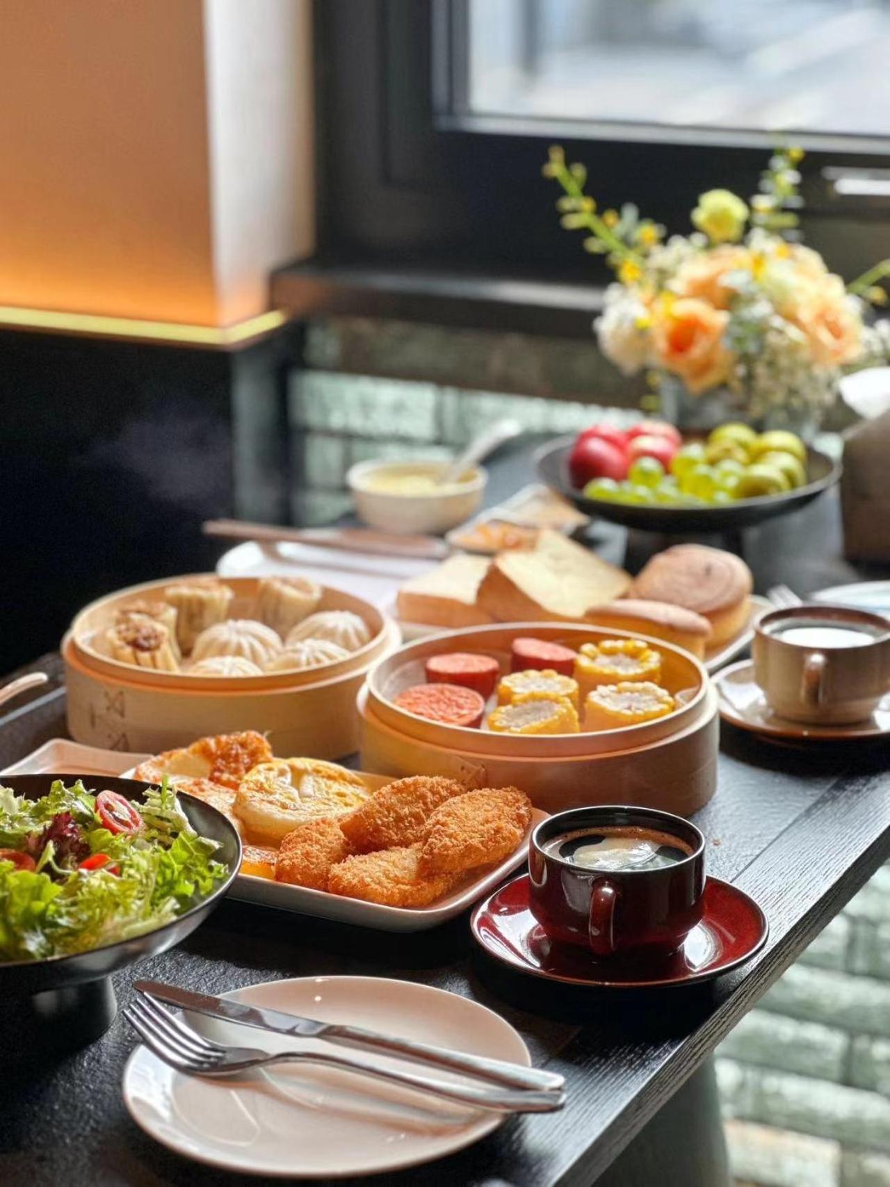 Happy Dragon Courtyard- Newly Renovated With French Windows, Near Tian'Anmen Forbidden City,Lama Temple And Heaven Temple, 3Minutes Walk From Subway,Fluent English Speaking With Tourist Sights Tickets Service ,Free Coffee &Laundry Service Пекин Екстериор снимка