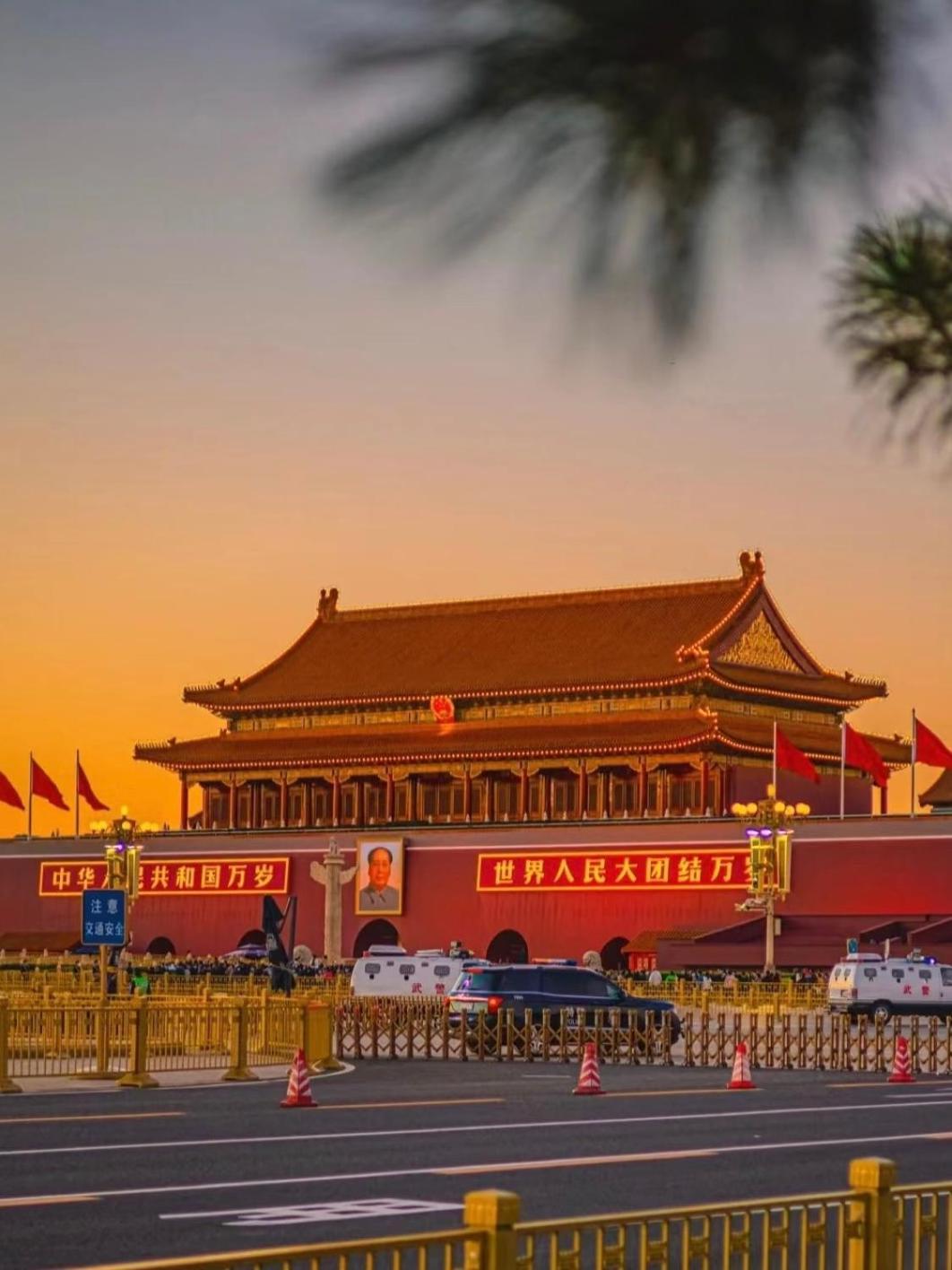 Happy Dragon Courtyard- Newly Renovated With French Windows, Near Tian'Anmen Forbidden City,Lama Temple And Heaven Temple, 3Minutes Walk From Subway,Fluent English Speaking With Tourist Sights Tickets Service ,Free Coffee &Laundry Service Пекин Екстериор снимка