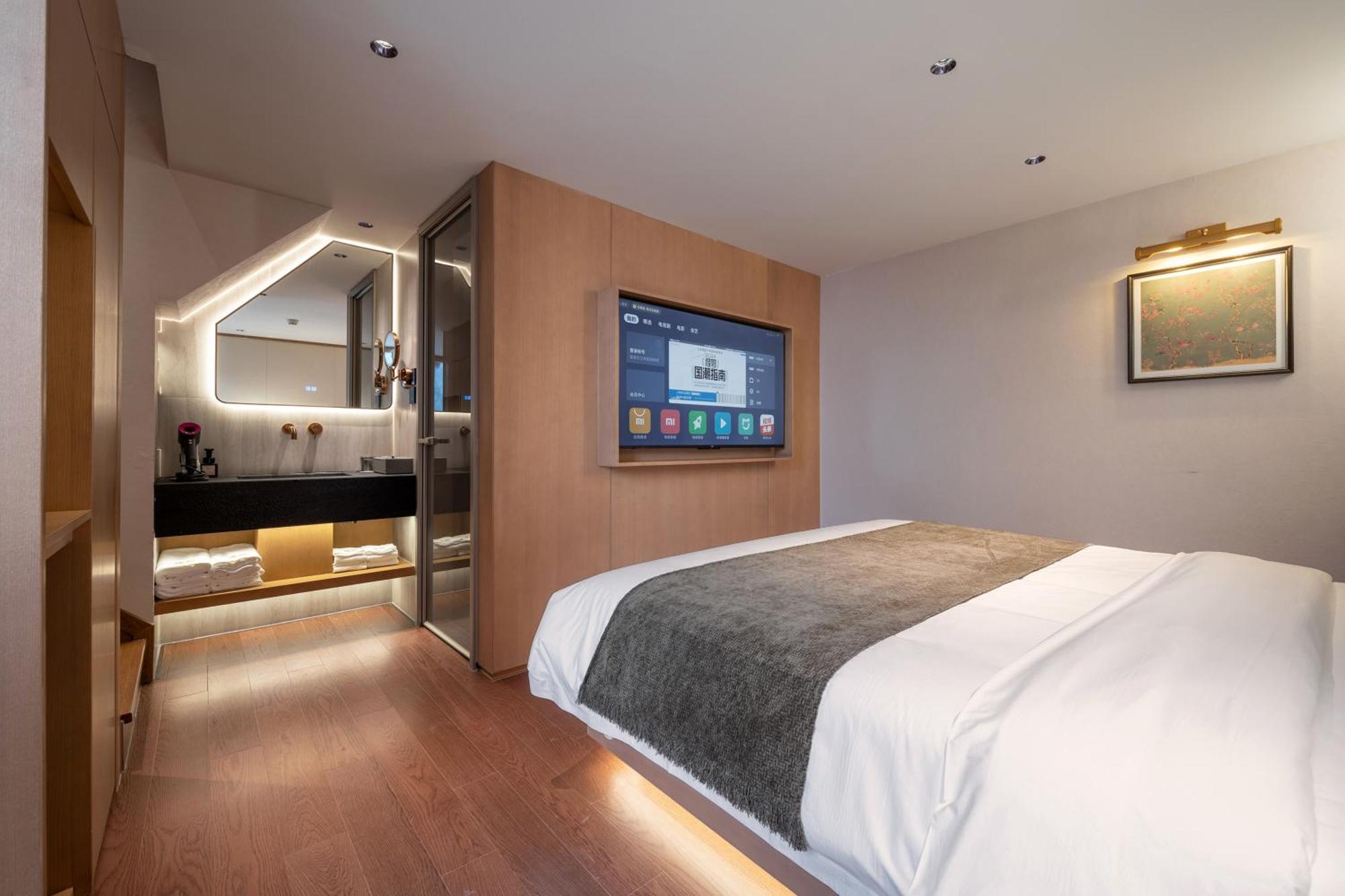 Happy Dragon Courtyard- Newly Renovated With French Windows, Near Tian'Anmen Forbidden City,Lama Temple And Heaven Temple, 3Minutes Walk From Subway,Fluent English Speaking With Tourist Sights Tickets Service ,Free Coffee &Laundry Service Пекин Екстериор снимка