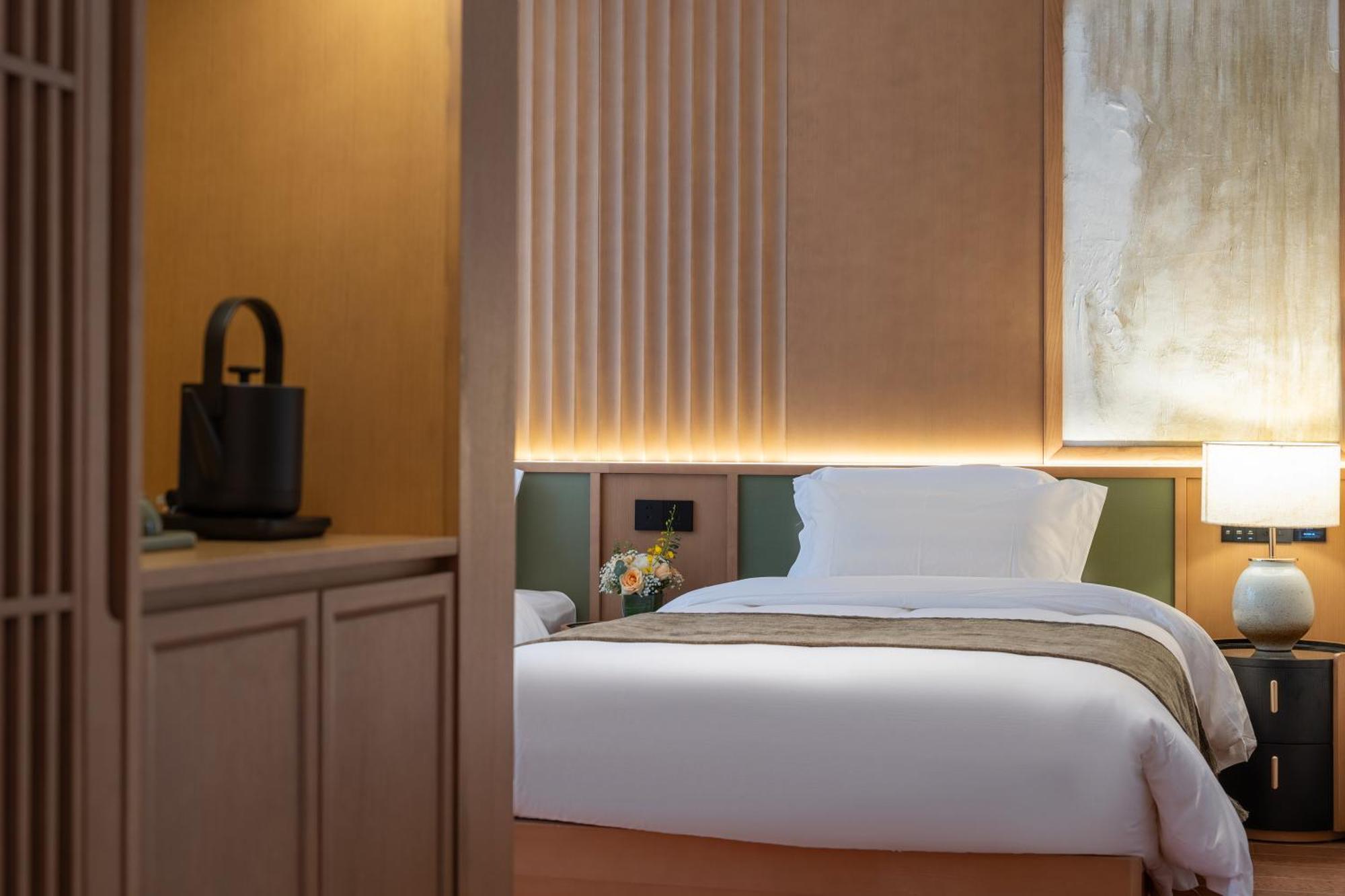 Happy Dragon Courtyard- Newly Renovated With French Windows, Near Tian'Anmen Forbidden City,Lama Temple And Heaven Temple, 3Minutes Walk From Subway,Fluent English Speaking With Tourist Sights Tickets Service ,Free Coffee &Laundry Service Пекин Екстериор снимка