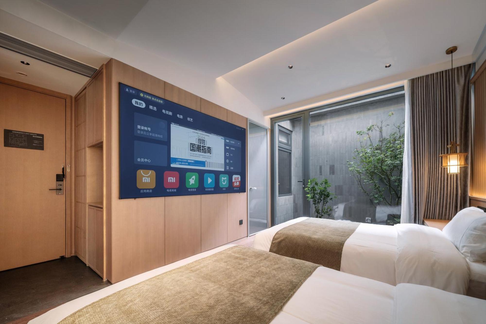 Happy Dragon Courtyard- Newly Renovated With French Windows, Near Tian'Anmen Forbidden City,Lama Temple And Heaven Temple, 3Minutes Walk From Subway,Fluent English Speaking With Tourist Sights Tickets Service ,Free Coffee &Laundry Service Пекин Екстериор снимка