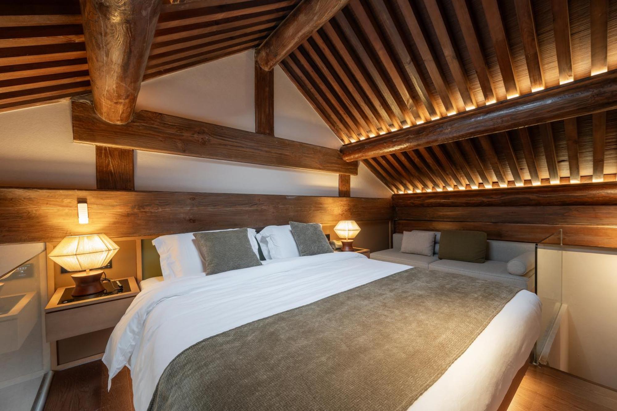 Happy Dragon Courtyard- Newly Renovated With French Windows, Near Tian'Anmen Forbidden City,Lama Temple And Heaven Temple, 3Minutes Walk From Subway,Fluent English Speaking With Tourist Sights Tickets Service ,Free Coffee &Laundry Service Пекин Екстериор снимка