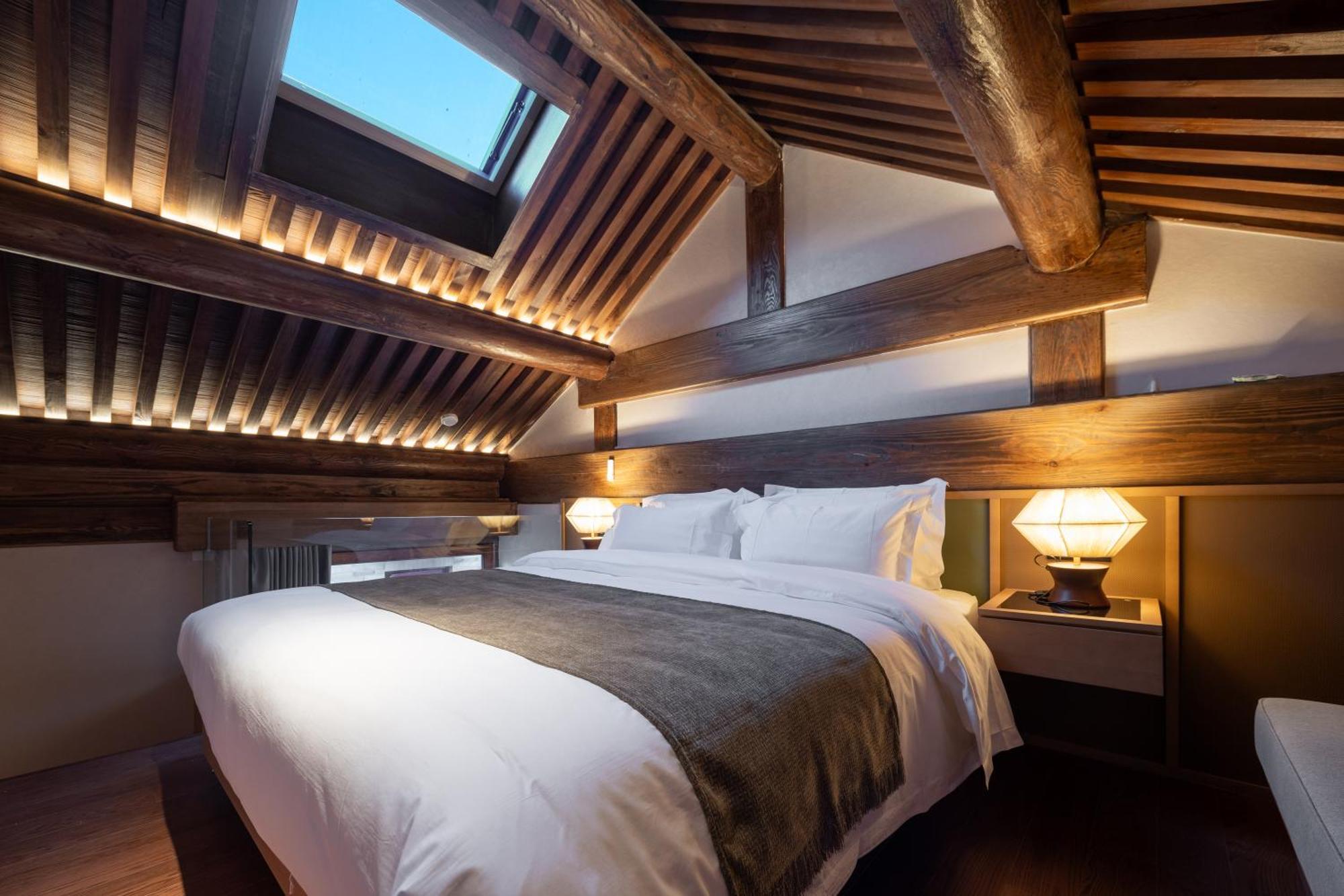 Happy Dragon Courtyard- Newly Renovated With French Windows, Near Tian'Anmen Forbidden City,Lama Temple And Heaven Temple, 3Minutes Walk From Subway,Fluent English Speaking With Tourist Sights Tickets Service ,Free Coffee &Laundry Service Пекин Екстериор снимка