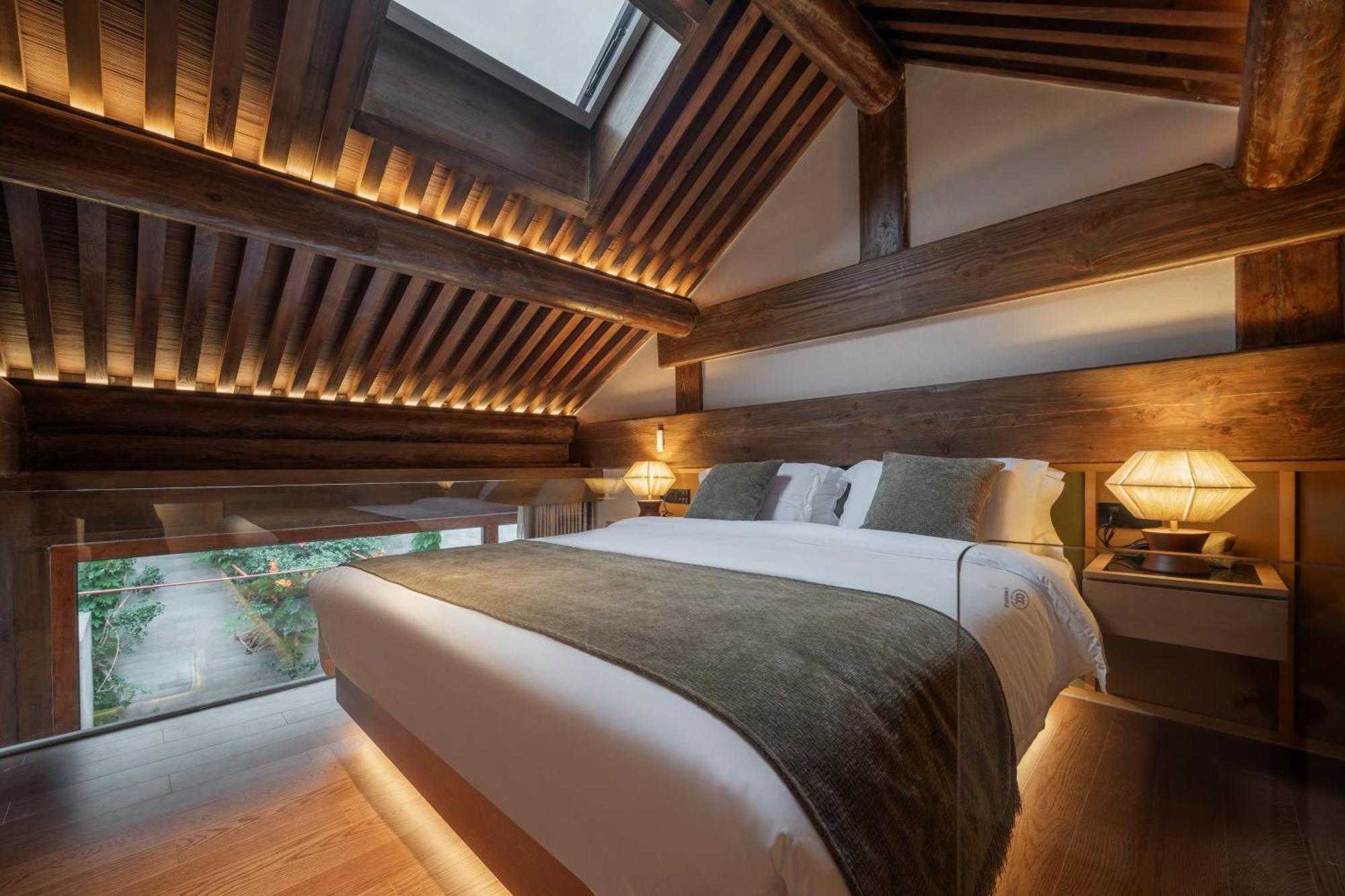 Happy Dragon Courtyard- Newly Renovated With French Windows, Near Tian'Anmen Forbidden City,Lama Temple And Heaven Temple, 3Minutes Walk From Subway,Fluent English Speaking With Tourist Sights Tickets Service ,Free Coffee &Laundry Service Пекин Екстериор снимка