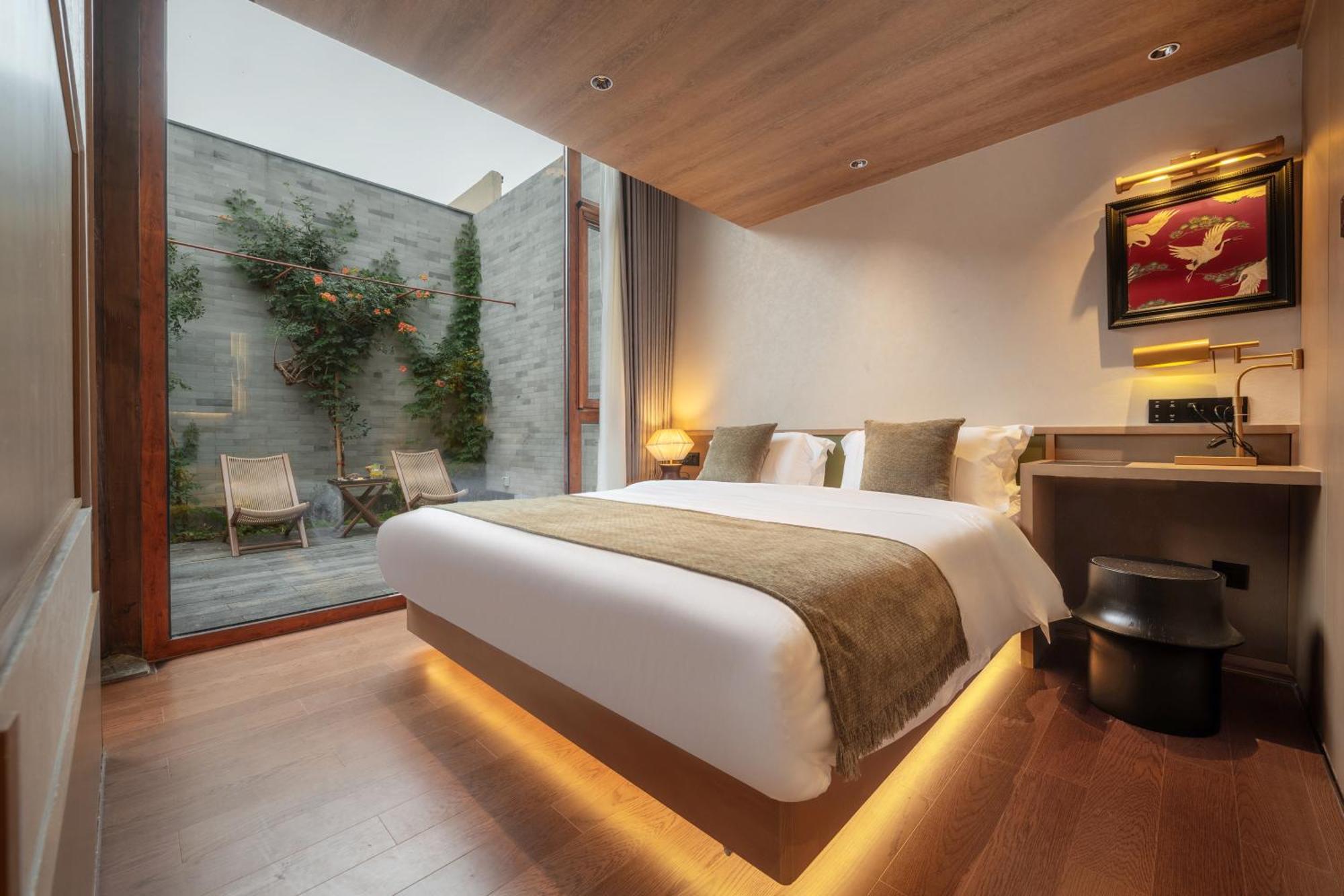 Happy Dragon Courtyard- Newly Renovated With French Windows, Near Tian'Anmen Forbidden City,Lama Temple And Heaven Temple, 3Minutes Walk From Subway,Fluent English Speaking With Tourist Sights Tickets Service ,Free Coffee &Laundry Service Пекин Екстериор снимка