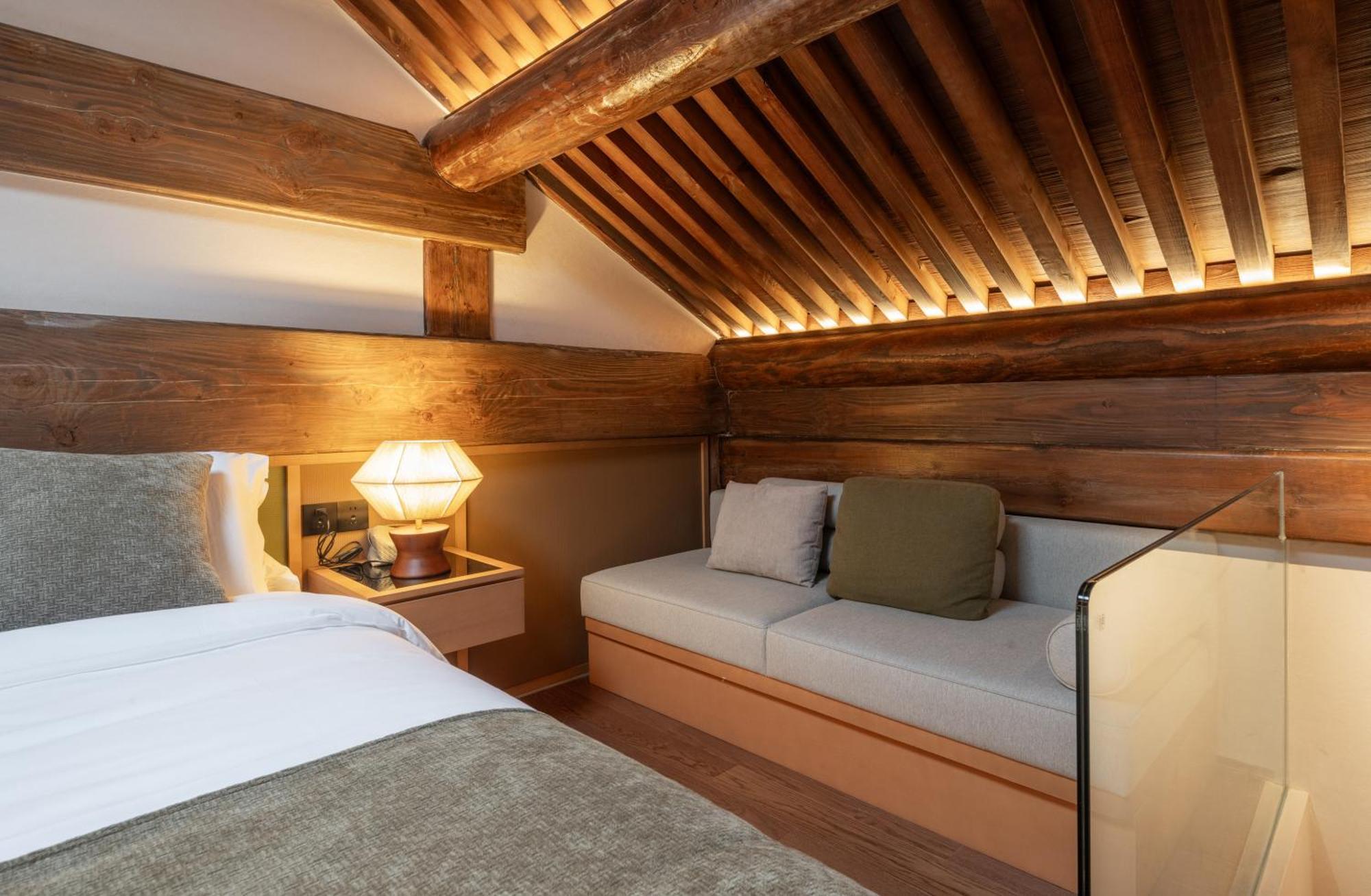 Happy Dragon Courtyard- Newly Renovated With French Windows, Near Tian'Anmen Forbidden City,Lama Temple And Heaven Temple, 3Minutes Walk From Subway,Fluent English Speaking With Tourist Sights Tickets Service ,Free Coffee &Laundry Service Пекин Екстериор снимка