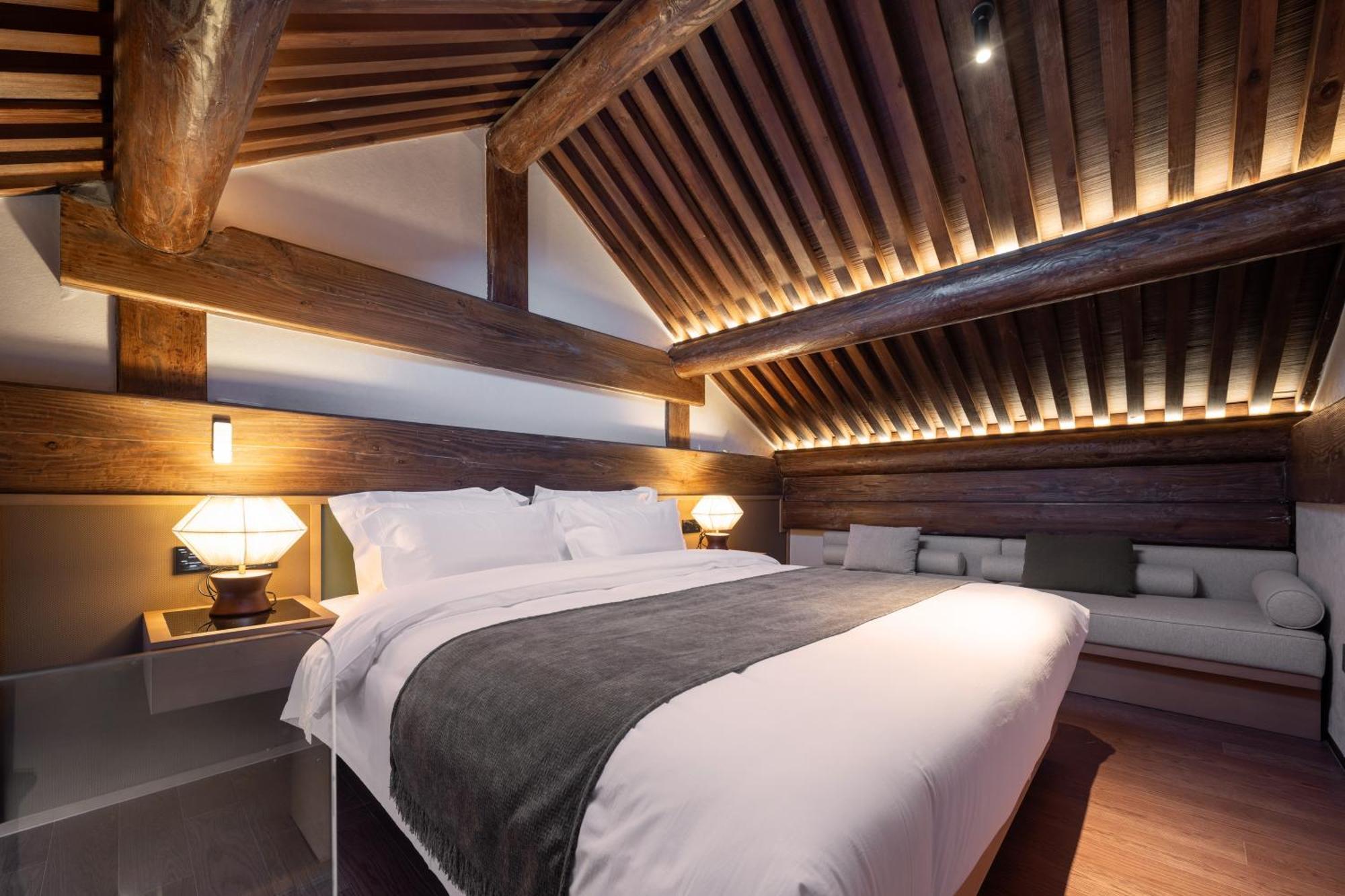Happy Dragon Courtyard- Newly Renovated With French Windows, Near Tian'Anmen Forbidden City,Lama Temple And Heaven Temple, 3Minutes Walk From Subway,Fluent English Speaking With Tourist Sights Tickets Service ,Free Coffee &Laundry Service Пекин Екстериор снимка