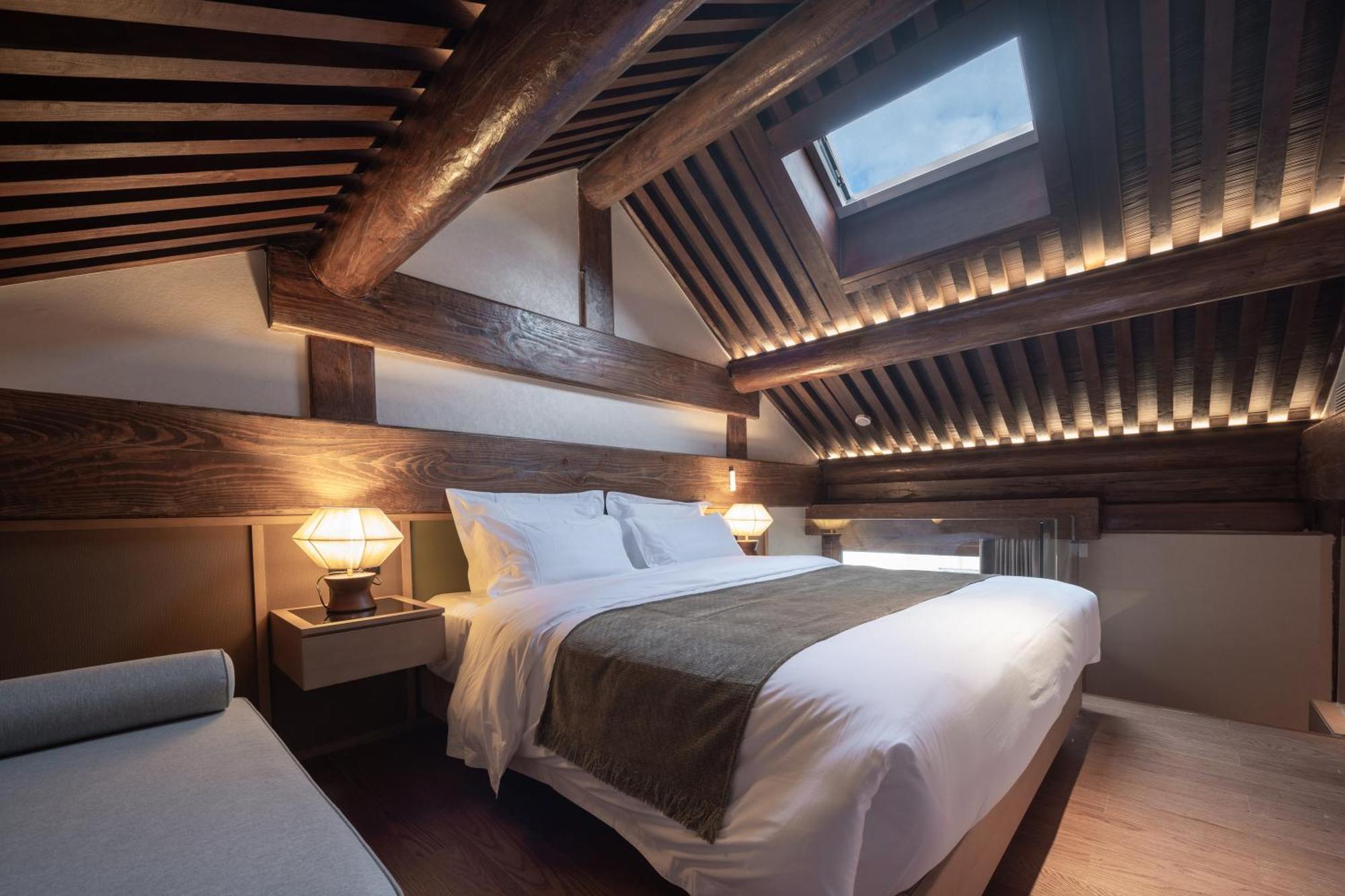 Happy Dragon Courtyard- Newly Renovated With French Windows, Near Tian'Anmen Forbidden City,Lama Temple And Heaven Temple, 3Minutes Walk From Subway,Fluent English Speaking With Tourist Sights Tickets Service ,Free Coffee &Laundry Service Пекин Екстериор снимка
