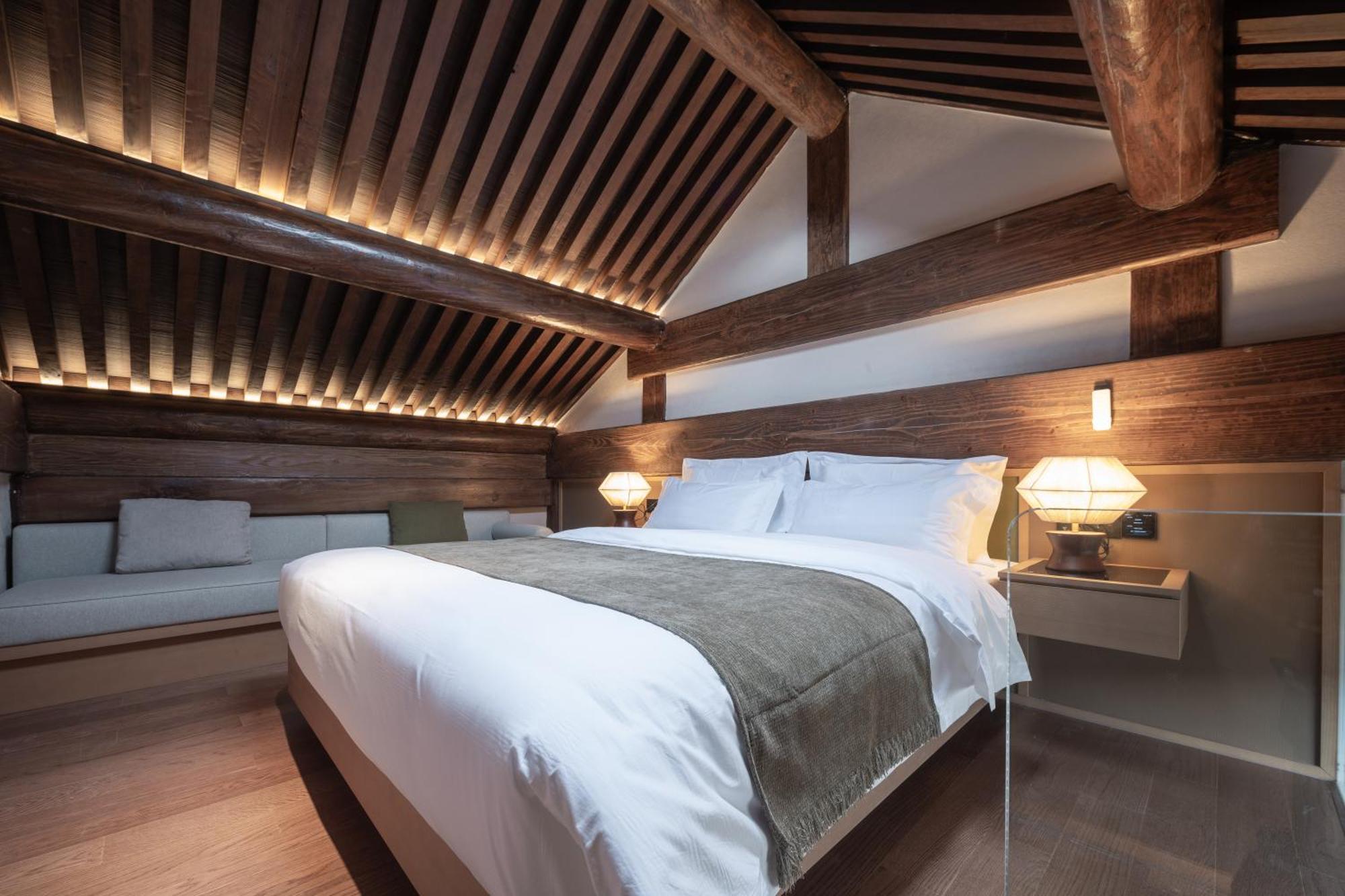 Happy Dragon Courtyard- Newly Renovated With French Windows, Near Tian'Anmen Forbidden City,Lama Temple And Heaven Temple, 3Minutes Walk From Subway,Fluent English Speaking With Tourist Sights Tickets Service ,Free Coffee &Laundry Service Пекин Екстериор снимка