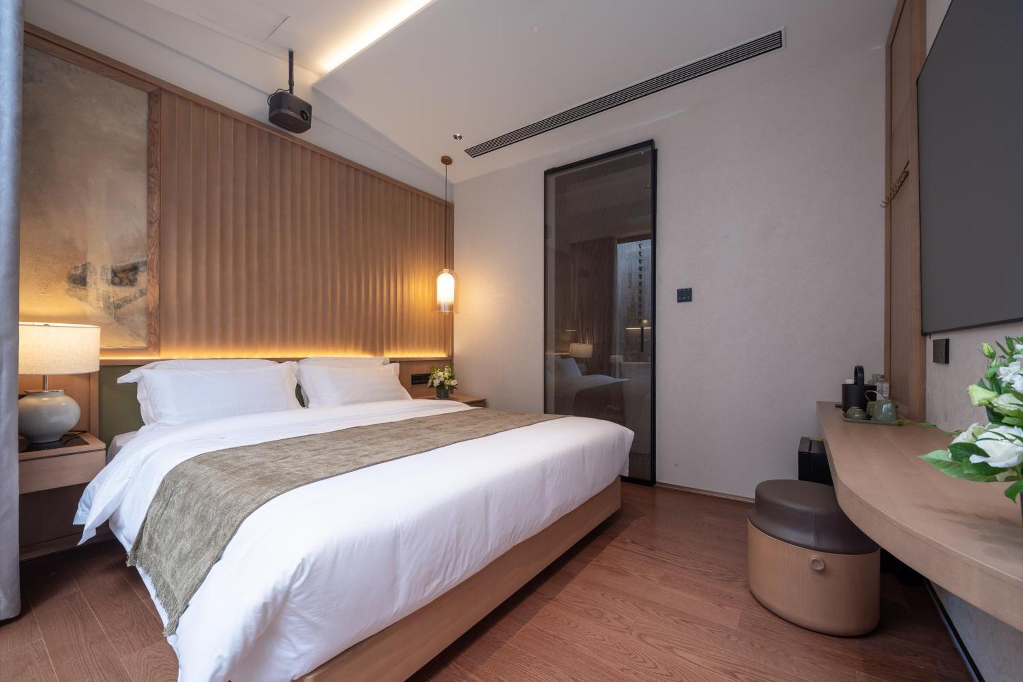 Happy Dragon Courtyard- Newly Renovated With French Windows, Near Tian'Anmen Forbidden City,Lama Temple And Heaven Temple, 3Minutes Walk From Subway,Fluent English Speaking With Tourist Sights Tickets Service ,Free Coffee &Laundry Service Пекин Екстериор снимка